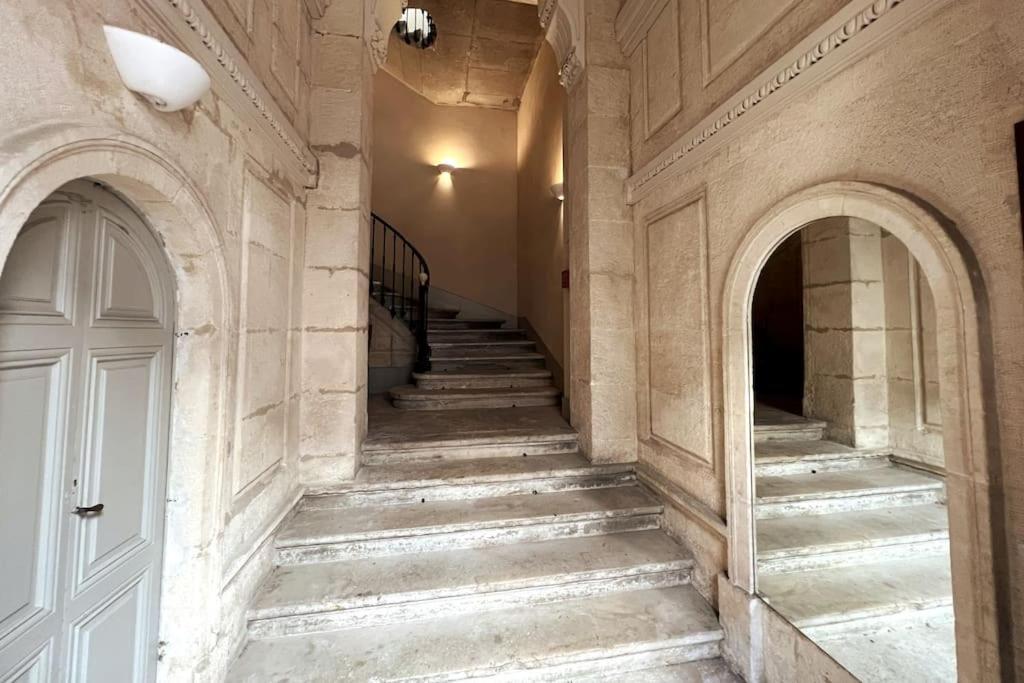 Le Vieux Sextier - Ac Clim - Lumineux - Wifi - Hypercentre Apartment Avignon Bagian luar foto